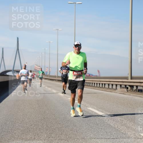 03.10.2025 - Köhlbrandbrückenlauf Yannick Fuchs http://msf.ph/oto/9184710 03.10.2025 11:41:26 Position 3  meine-sportfotos.de