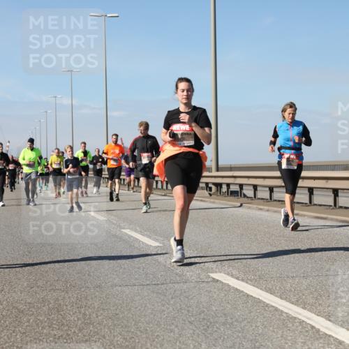 03.10.2025 - Köhlbrandbrückenlauf Yannick Fuchs http://msf.ph/oto/9184736 03.10.2025 12:02:36 Position 3 5401 meine-sportfotos.de