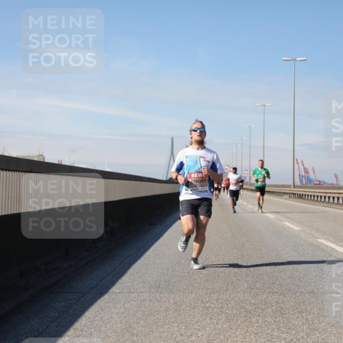 03.10.2025 - Köhlbrandbrückenlauf Yannick Fuchs http://msf.ph/oto/9184743 03.10.2025 11:41:31 Position 3 6122 meine-sportfotos.de