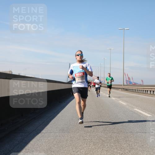03.10.2025 - Köhlbrandbrückenlauf Yannick Fuchs http://msf.ph/oto/9184745 03.10.2025 11:41:31 Position 3 6122 meine-sportfotos.de
