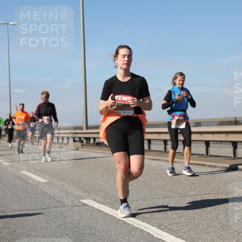 03.10.2025 - Köhlbrandbrückenlauf Yannick Fuchs http://msf.ph/oto/9184746 03.10.2025 12:02:37 Position 3 5400 meine-sportfotos.de