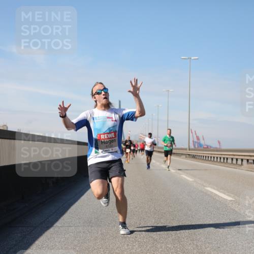 03.10.2025 - Köhlbrandbrückenlauf Yannick Fuchs http://msf.ph/oto/9184749 03.10.2025 11:41:31 Position 3 6122 meine-sportfotos.de