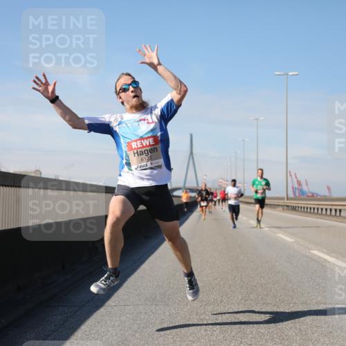 03.10.2025 - Köhlbrandbrückenlauf Yannick Fuchs http://msf.ph/oto/9184752 03.10.2025 11:41:31 Position 3 6122 meine-sportfotos.de