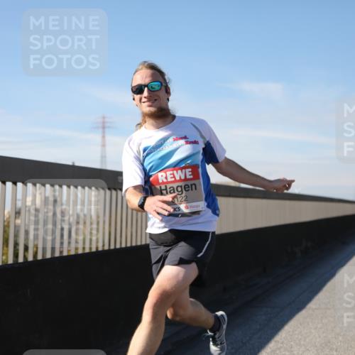 03.10.2025 - Köhlbrandbrückenlauf Yannick Fuchs http://msf.ph/oto/9184757 03.10.2025 11:41:32 Position 3 122 meine-sportfotos.de