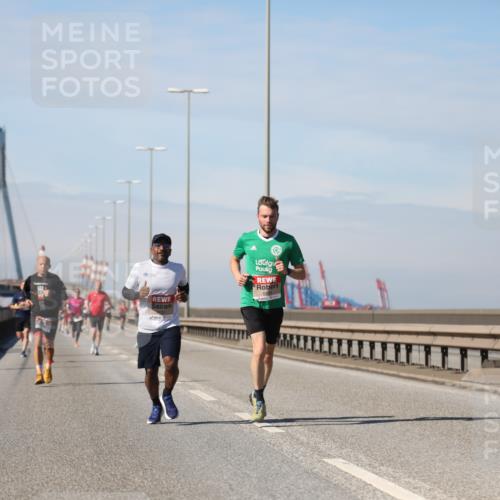 03.10.2025 - Köhlbrandbrückenlauf Yannick Fuchs http://msf.ph/oto/9184759 03.10.2025 11:41:33 Position 3  meine-sportfotos.de