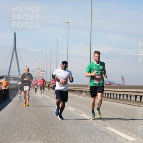03.10.2025 - Köhlbrandbrückenlauf Yannick Fuchs http://msf.ph/oto/9184763 03.10.2025 11:41:33 Position 3 1999 meine-sportfotos.de