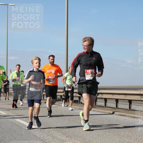 03.10.2025 - Köhlbrandbrückenlauf Yannick Fuchs http://msf.ph/oto/9184764 03.10.2025 12:02:40 Position 3 0598, 6599 meine-sportfotos.de