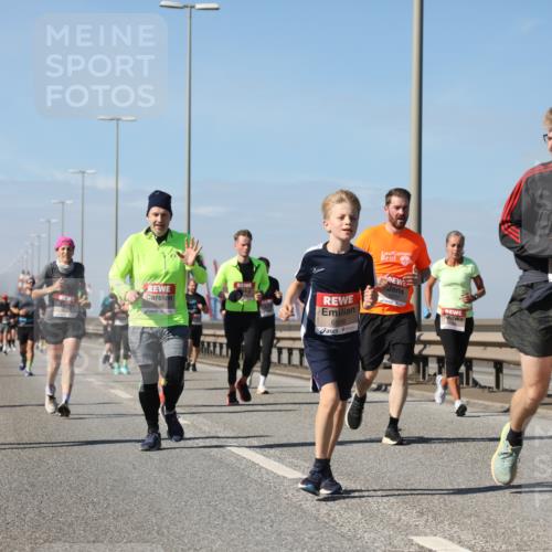 03.10.2025 - Köhlbrandbrückenlauf Yannick Fuchs http://msf.ph/oto/9184766 03.10.2025 12:02:40 Position 3 4646, 6598, 6599 meine-sportfotos.de