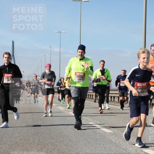 03.10.2025 - Köhlbrandbrückenlauf Yannick Fuchs http://msf.ph/oto/9184771 03.10.2025 12:02:40 Position 3 4646, 6237, 6598 meine-sportfotos.de