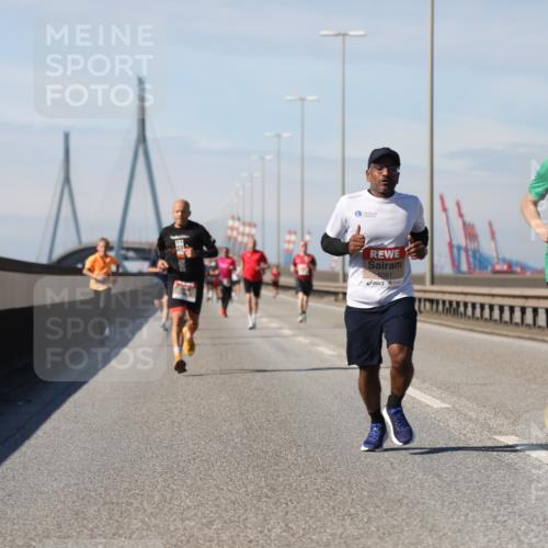 03.10.2025 - Köhlbrandbrückenlauf Yannick Fuchs http://msf.ph/oto/9184772 03.10.2025 11:41:34 Position 3 6091, 6489 meine-sportfotos.de