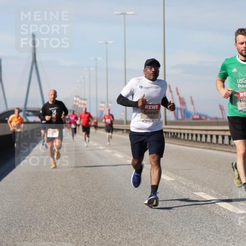 03.10.2025 - Köhlbrandbrückenlauf Yannick Fuchs http://msf.ph/oto/9184774 03.10.2025 11:41:34 Position 3 6091, 6489 meine-sportfotos.de