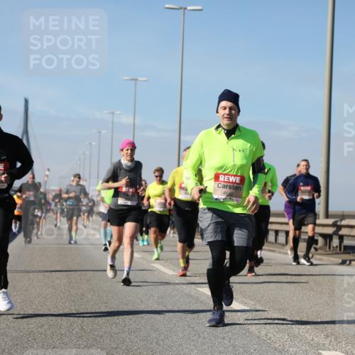 03.10.2025 - Köhlbrandbrückenlauf Yannick Fuchs http://msf.ph/oto/9184782 03.10.2025 12:02:41 Position 3 4647, 4646, 6598 meine-sportfotos.de