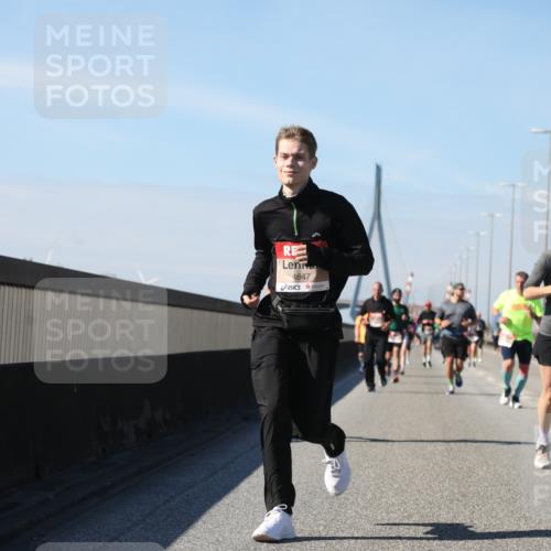 03.10.2025 - Köhlbrandbrückenlauf Yannick Fuchs http://msf.ph/oto/9184786 03.10.2025 12:02:42 Position 3 4647 meine-sportfotos.de