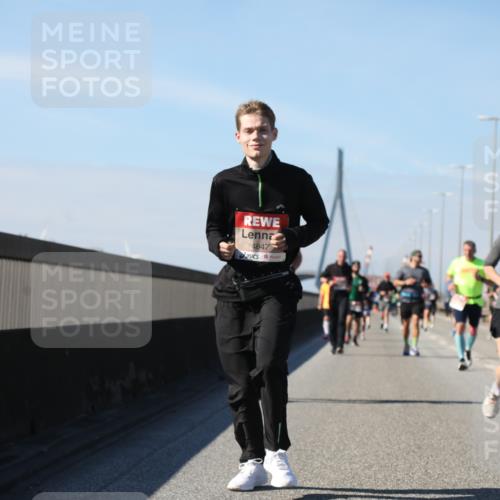 03.10.2025 - Köhlbrandbrückenlauf Yannick Fuchs http://msf.ph/oto/9184788 03.10.2025 12:02:42 Position 3 4647 meine-sportfotos.de