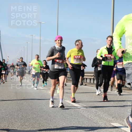 03.10.2025 - Köhlbrandbrückenlauf Yannick Fuchs http://msf.ph/oto/9184793 03.10.2025 12:02:42 Position 3 6211, 6027, 4646 meine-sportfotos.de