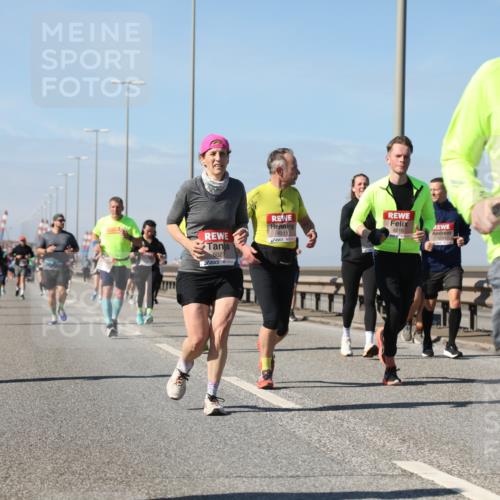 03.10.2025 - Köhlbrandbrückenlauf Yannick Fuchs http://msf.ph/oto/9184795 03.10.2025 12:02:43 Position 3 6027, 6211, 6210, 4204, 24, 4646 meine-sportfotos.de