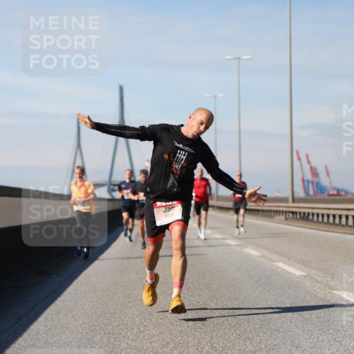 03.10.2025 - Köhlbrandbrückenlauf Yannick Fuchs http://msf.ph/oto/9184798 03.10.2025 11:41:37 Position 3 6266 meine-sportfotos.de