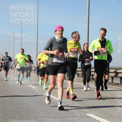03.10.2025 - Köhlbrandbrückenlauf Yannick Fuchs http://msf.ph/oto/9184801 03.10.2025 12:02:43 Position 3 6027, 6211, 6210 meine-sportfotos.de