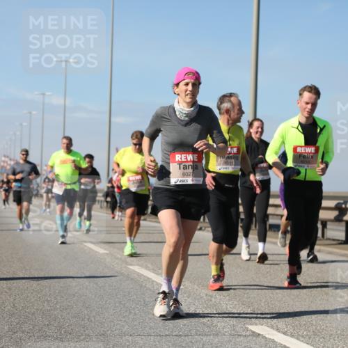 03.10.2025 - Köhlbrandbrückenlauf Yannick Fuchs http://msf.ph/oto/9184804 03.10.2025 12:02:43 Position 3 6027, 6210 meine-sportfotos.de