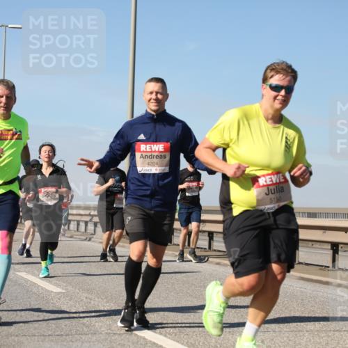 03.10.2025 - Köhlbrandbrückenlauf Yannick Fuchs http://msf.ph/oto/9184817 03.10.2025 12:02:47 Position 3 5933, 4204, 5150 meine-sportfotos.de