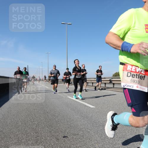 03.10.2025 - Köhlbrandbrückenlauf Yannick Fuchs http://msf.ph/oto/9184836 03.10.2025 12:02:49 Position 3 5933 meine-sportfotos.de