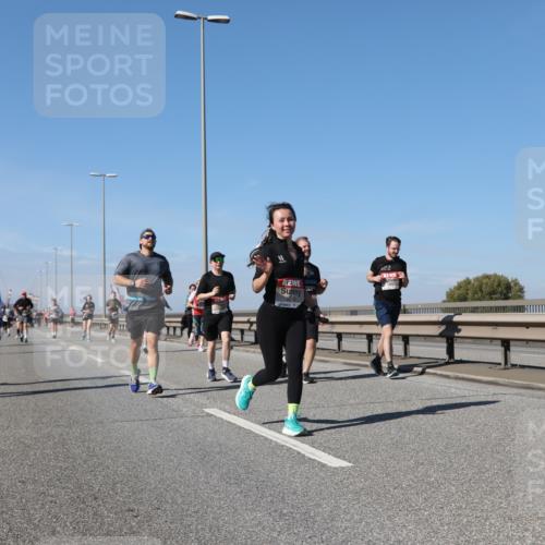 03.10.2025 - Köhlbrandbrückenlauf Yannick Fuchs http://msf.ph/oto/9184839 03.10.2025 12:02:50 Position 3 111, 4 meine-sportfotos.de