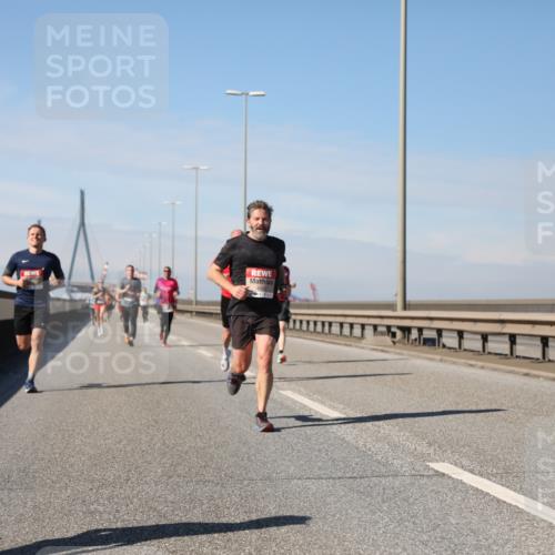 03.10.2025 - Köhlbrandbrückenlauf Yannick Fuchs http://msf.ph/oto/9184843 03.10.2025 11:41:42 Position 3 4042 meine-sportfotos.de