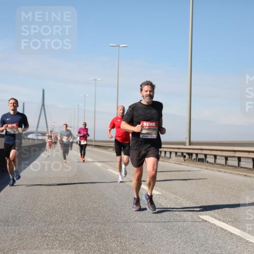 03.10.2025 - Köhlbrandbrückenlauf Yannick Fuchs http://msf.ph/oto/9184847 03.10.2025 11:41:42 Position 3 4042 meine-sportfotos.de