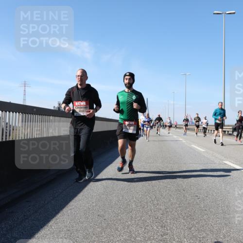 03.10.2025 - Köhlbrandbrückenlauf Yannick Fuchs http://msf.ph/oto/9184857 03.10.2025 12:02:52 Position 3 4903 meine-sportfotos.de