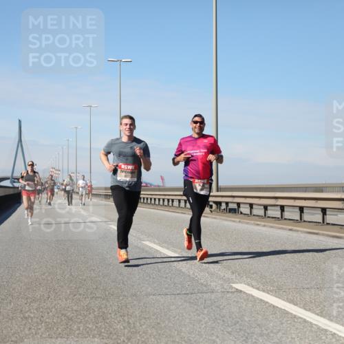 03.10.2025 - Köhlbrandbrückenlauf Yannick Fuchs http://msf.ph/oto/9184877 03.10.2025 11:41:47 Position 3 4231 meine-sportfotos.de