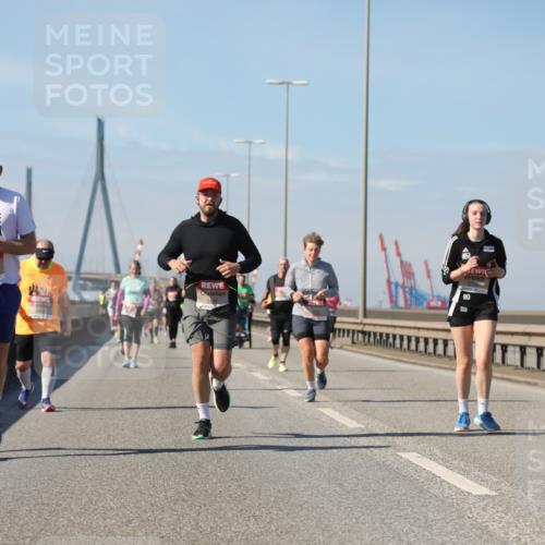 03.10.2025 - Köhlbrandbrückenlauf Yannick Fuchs http://msf.ph/oto/9184878 03.10.2025 12:02:56 Position 3 6673, 4875 meine-sportfotos.de