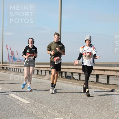 03.10.2025 - Köhlbrandbrückenlauf Yannick Fuchs http://msf.ph/oto/9184880 03.10.2025 12:02:56 Position 3 4945 meine-sportfotos.de