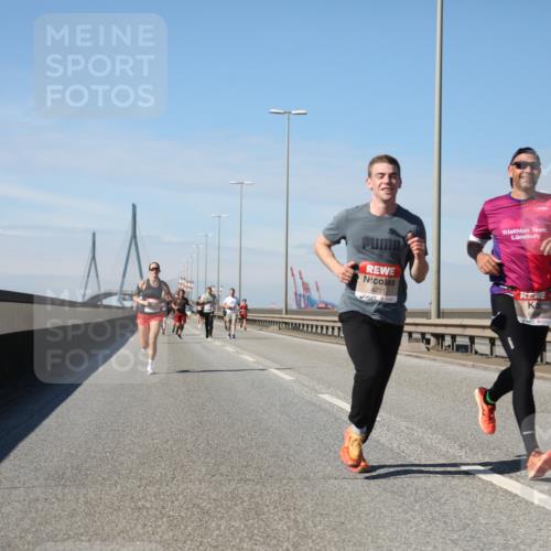 03.10.2025 - Köhlbrandbrückenlauf Yannick Fuchs http://msf.ph/oto/9184885 03.10.2025 11:41:47 Position 3 4231 meine-sportfotos.de