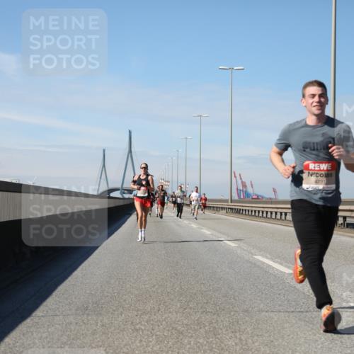03.10.2025 - Köhlbrandbrückenlauf Yannick Fuchs http://msf.ph/oto/9184887 03.10.2025 11:41:48 Position 3 4231, 6408 meine-sportfotos.de