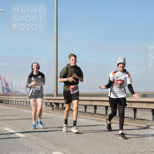 03.10.2025 - Köhlbrandbrückenlauf Yannick Fuchs http://msf.ph/oto/9184889 03.10.2025 12:02:57 Position 3 4945 meine-sportfotos.de