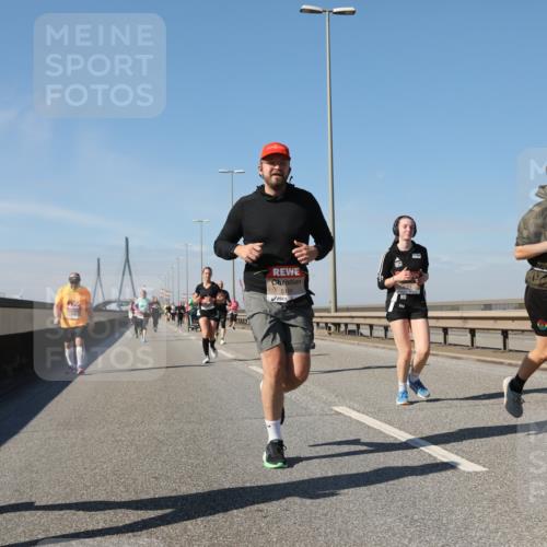 03.10.2025 - Köhlbrandbrückenlauf Yannick Fuchs http://msf.ph/oto/9184909 03.10.2025 12:02:59 Position 3 4875, 5106 meine-sportfotos.de