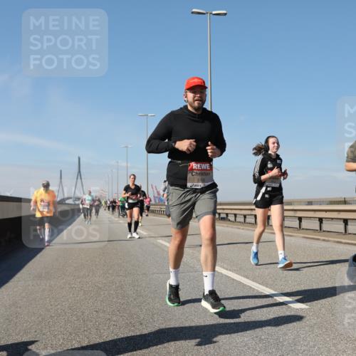 03.10.2025 - Köhlbrandbrückenlauf Yannick Fuchs http://msf.ph/oto/9184912 03.10.2025 12:02:59 Position 3 5106 meine-sportfotos.de