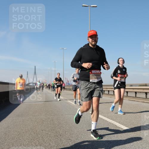 03.10.2025 - Köhlbrandbrückenlauf Yannick Fuchs http://msf.ph/oto/9184914 03.10.2025 12:02:59 Position 3 5106, 5056 meine-sportfotos.de