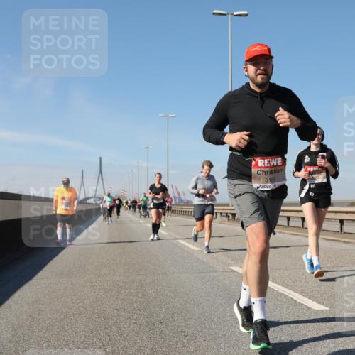 03.10.2025 - Köhlbrandbrückenlauf Yannick Fuchs http://msf.ph/oto/9184916 03.10.2025 12:03:00 Position 3 5106 meine-sportfotos.de