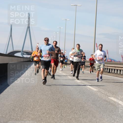03.10.2025 - Köhlbrandbrückenlauf Yannick Fuchs http://msf.ph/oto/9184923 03.10.2025 11:41:52 Position 3 4084 meine-sportfotos.de