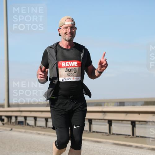 03.10.2025 - Köhlbrandbrückenlauf Yannick Fuchs http://msf.ph/oto/9184951 03.10.2025 12:03:06 Position 3 5709 meine-sportfotos.de