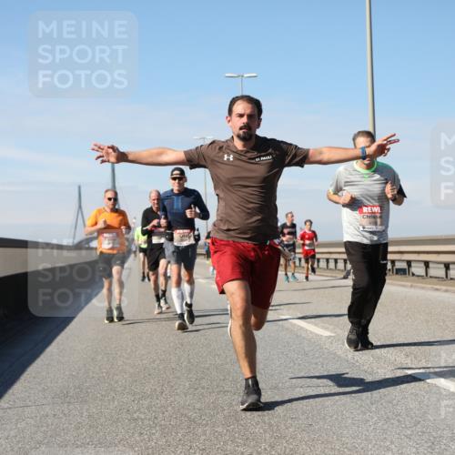 03.10.2025 - Köhlbrandbrückenlauf Yannick Fuchs http://msf.ph/oto/9184955 03.10.2025 11:41:57 Position 3 4105 meine-sportfotos.de
