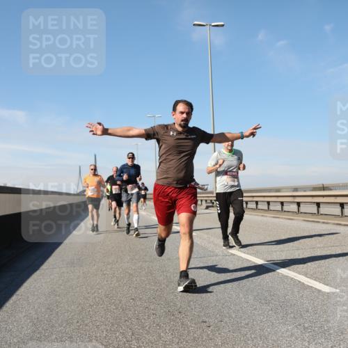 03.10.2025 - Köhlbrandbrückenlauf Yannick Fuchs http://msf.ph/oto/9184960 03.10.2025 11:41:57 Position 3  meine-sportfotos.de