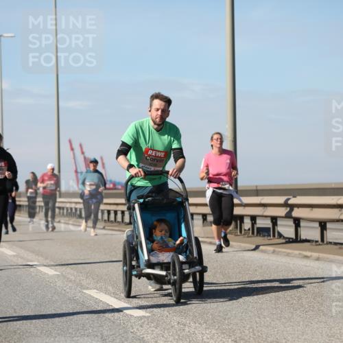 03.10.2025 - Köhlbrandbrückenlauf Yannick Fuchs http://msf.ph/oto/9184963 03.10.2025 12:03:08 Position 3 4239 meine-sportfotos.de