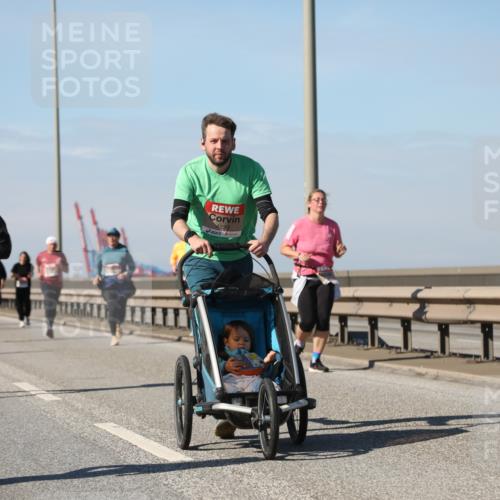 03.10.2025 - Köhlbrandbrückenlauf Yannick Fuchs http://msf.ph/oto/9184968 03.10.2025 12:03:08 Position 3 4239 meine-sportfotos.de