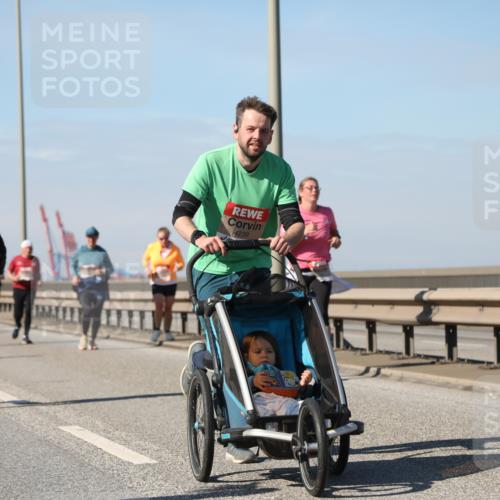 03.10.2025 - Köhlbrandbrückenlauf Yannick Fuchs http://msf.ph/oto/9184973 03.10.2025 12:03:09 Position 3 4239 meine-sportfotos.de