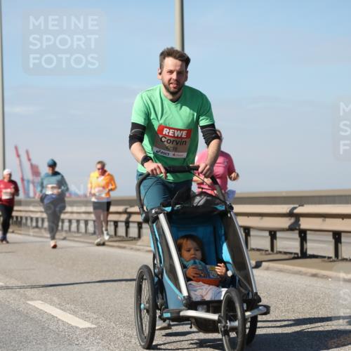 03.10.2025 - Köhlbrandbrückenlauf Yannick Fuchs http://msf.ph/oto/9184975 03.10.2025 12:03:09 Position 3 4239 meine-sportfotos.de