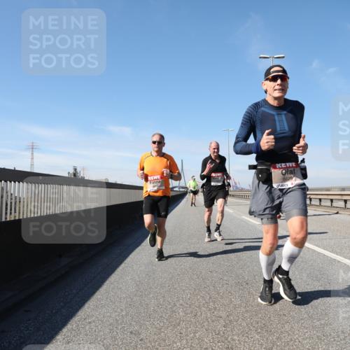 03.10.2025 - Köhlbrandbrückenlauf Yannick Fuchs http://msf.ph/oto/9184978 03.10.2025 11:41:59 Position 3 4097, 6629 meine-sportfotos.de