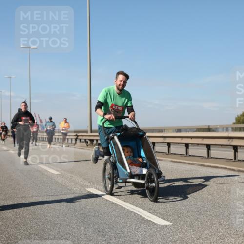 03.10.2025 - Köhlbrandbrückenlauf Yannick Fuchs http://msf.ph/oto/9184982 03.10.2025 12:03:09 Position 3  meine-sportfotos.de