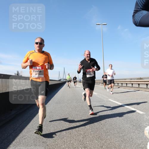 03.10.2025 - Köhlbrandbrückenlauf Yannick Fuchs http://msf.ph/oto/9184983 03.10.2025 11:41:59 Position 3 4037 meine-sportfotos.de